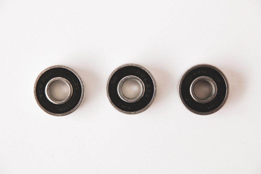 Wheel Bearings & Hub Assemblies Guide: Symptoms, Testing, and Cost