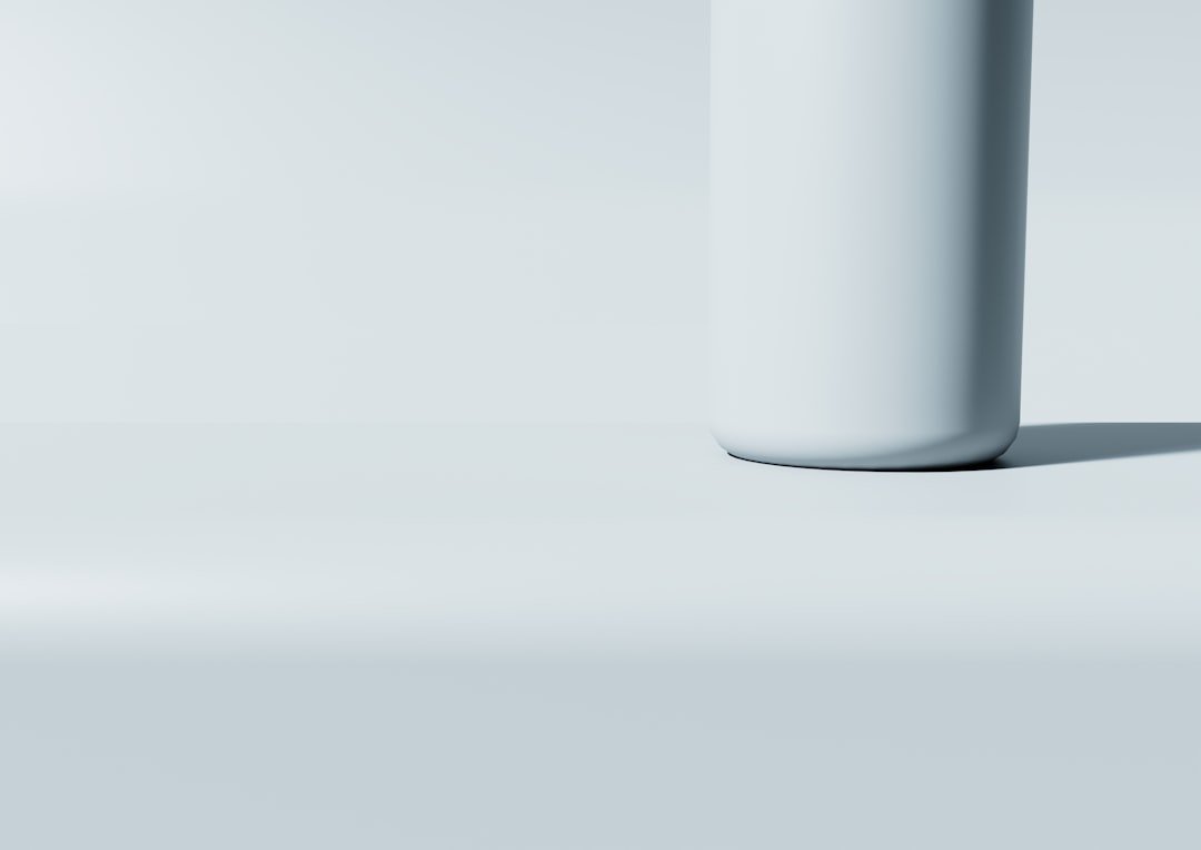 A gas-charged shock strut