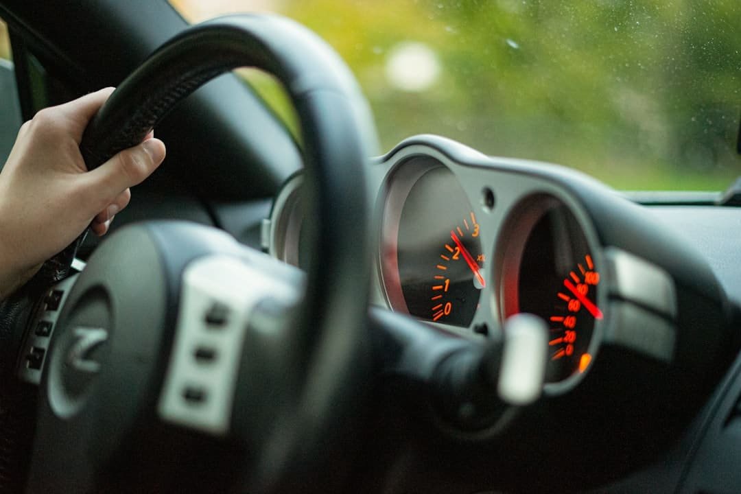 Used car steering wheel with airbag component
